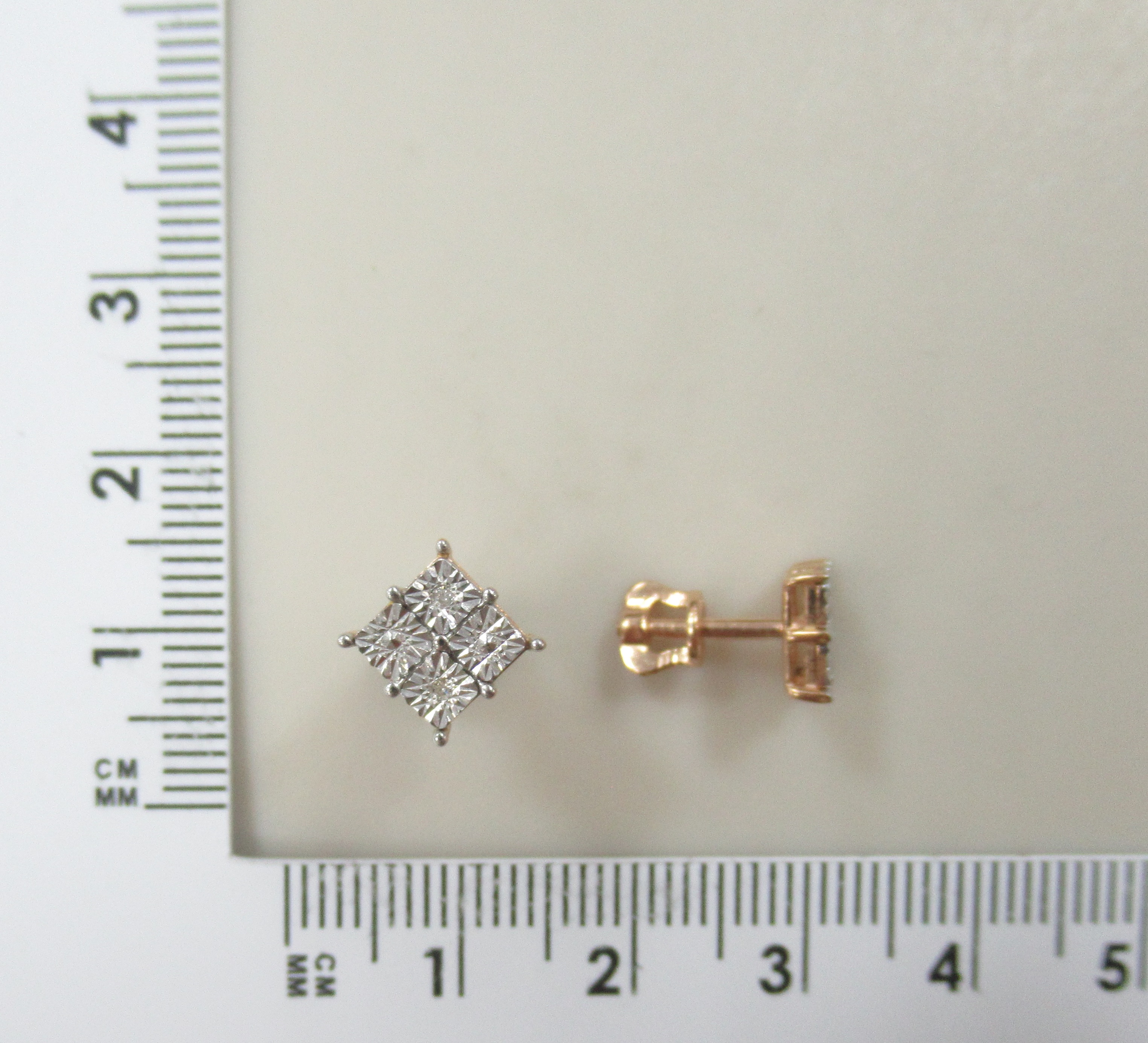 Серебряные серьги-пусеты с бриллиантами